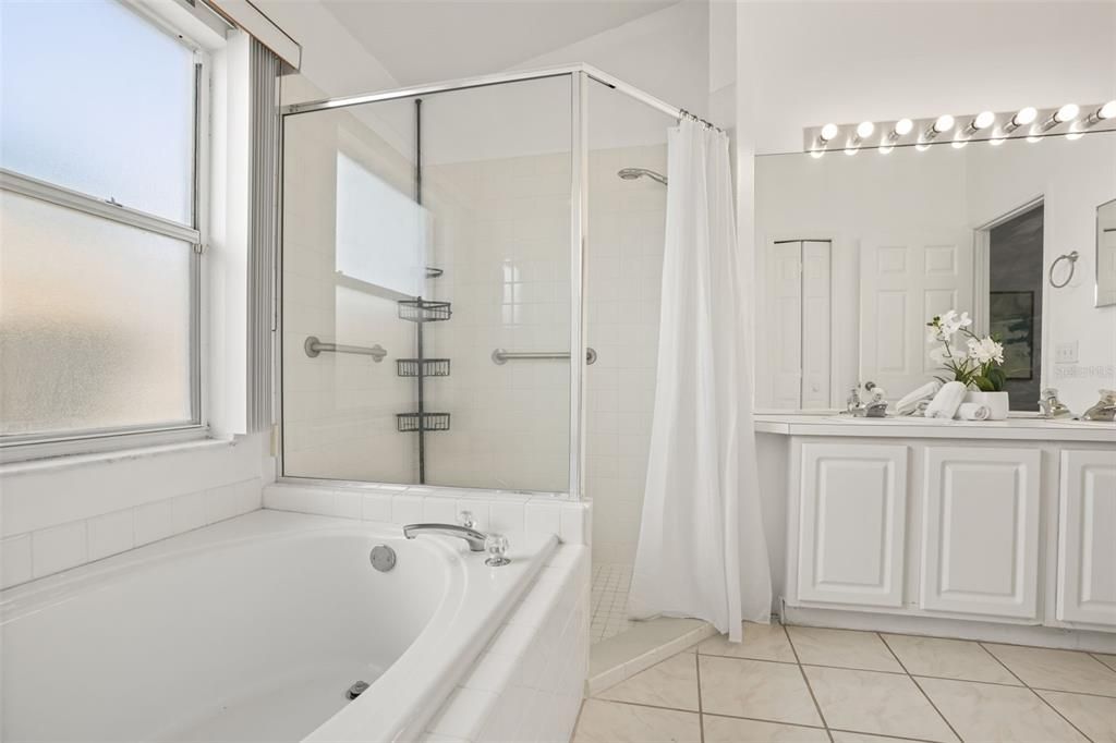 Active With Contract: $389,000 (3 beds, 2 baths, 1559 Square Feet)