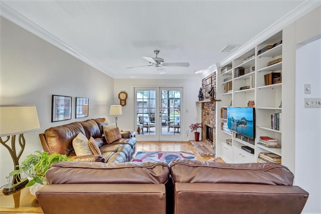 For Sale: $358,000 (3 beds, 2 baths, 1930 Square Feet)