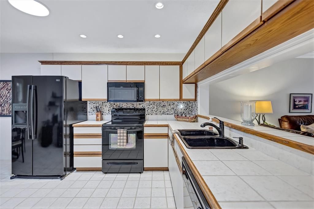 For Sale: $358,000 (3 beds, 2 baths, 1930 Square Feet)