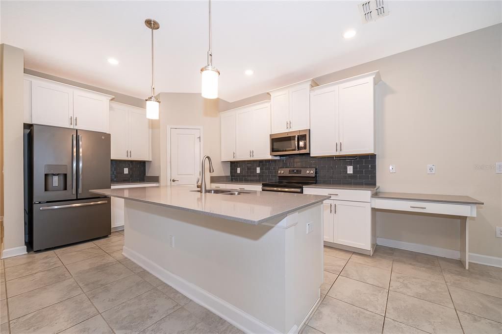 En Venta: $529,000 (5 camas, 3 baños, 2461 Pies cuadrados)
