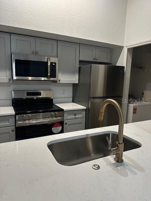 For Sale: $285,000 (2 beds, 2 baths, 1007 Square Feet)