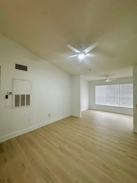 For Sale: $285,000 (2 beds, 2 baths, 1007 Square Feet)