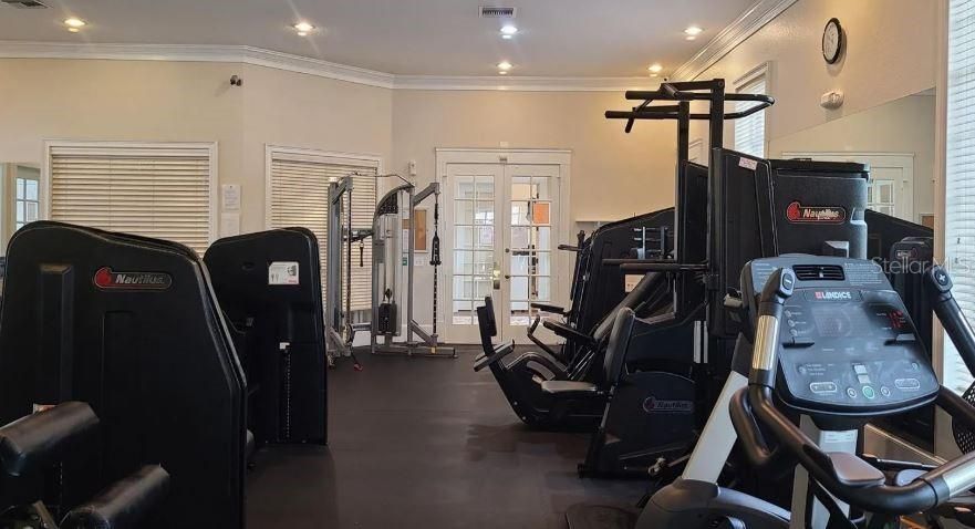 For Sale: $285,000 (2 beds, 2 baths, 1007 Square Feet)