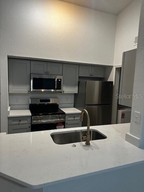 For Sale: $285,000 (2 beds, 2 baths, 1007 Square Feet)