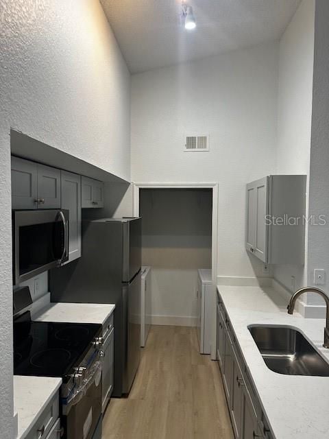 For Sale: $285,000 (2 beds, 2 baths, 1007 Square Feet)