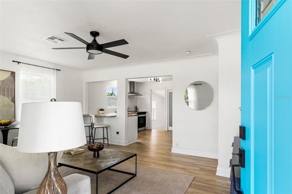 For Sale: $350,000 (3 beds, 1 baths, 1068 Square Feet)