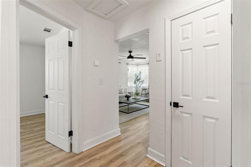 For Sale: $350,000 (3 beds, 1 baths, 1068 Square Feet)