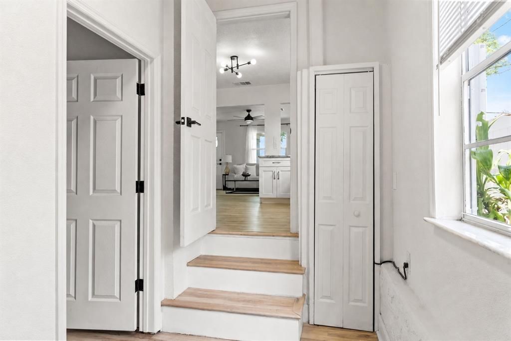For Sale: $350,000 (3 beds, 1 baths, 1068 Square Feet)