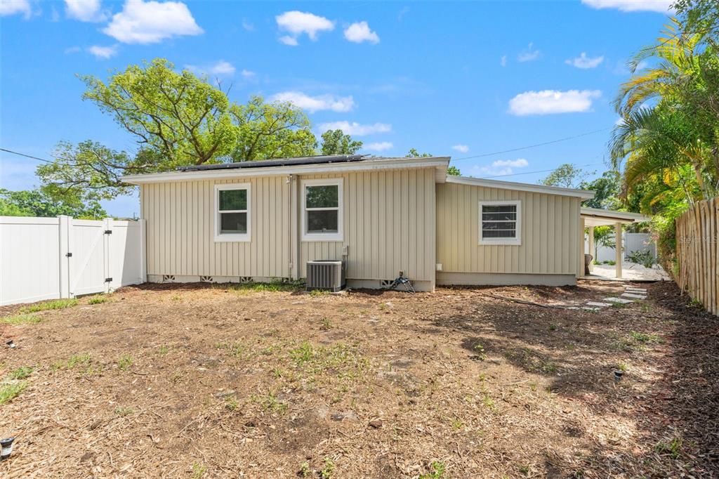 For Sale: $350,000 (3 beds, 1 baths, 1068 Square Feet)