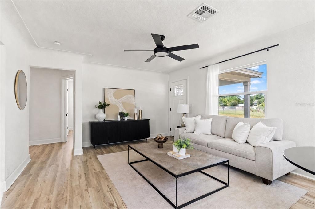 For Sale: $350,000 (3 beds, 1 baths, 1068 Square Feet)