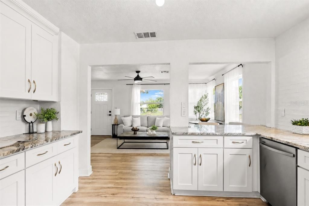 For Sale: $350,000 (3 beds, 1 baths, 1068 Square Feet)