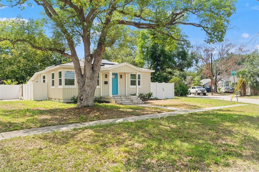 For Sale: $350,000 (3 beds, 1 baths, 1068 Square Feet)