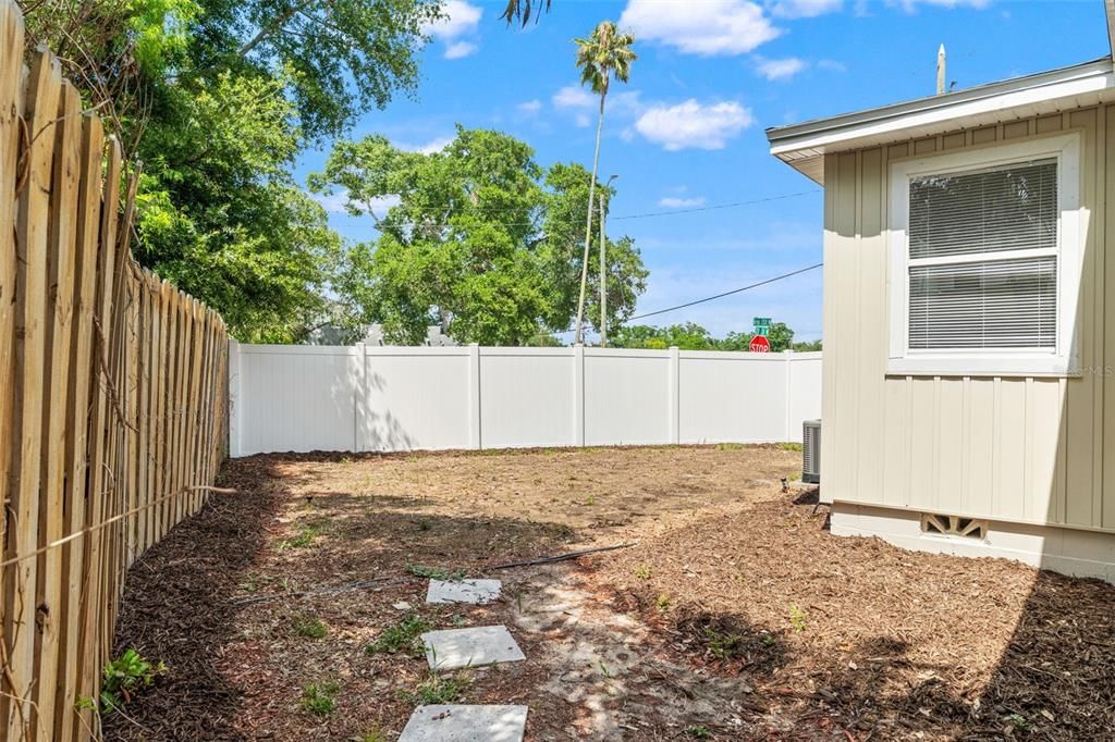 For Sale: $350,000 (3 beds, 1 baths, 1068 Square Feet)