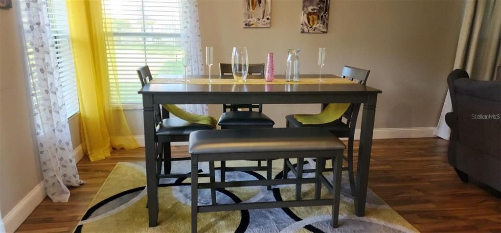 En Renta: $2,495 (3 camas, 2 baños, 1716 Pies cuadrados)