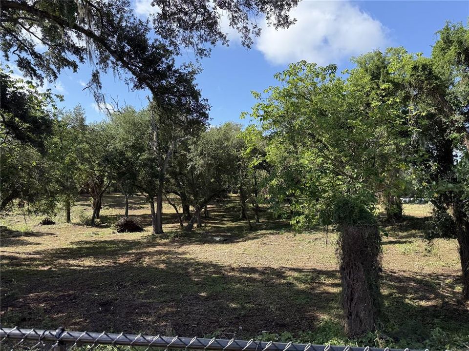 На продажу: $700,000 (4.24 acres)