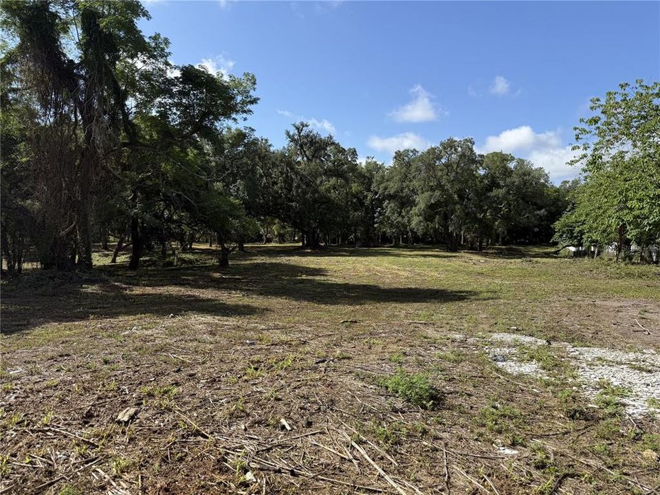 На продажу: $700,000 (4.24 acres)