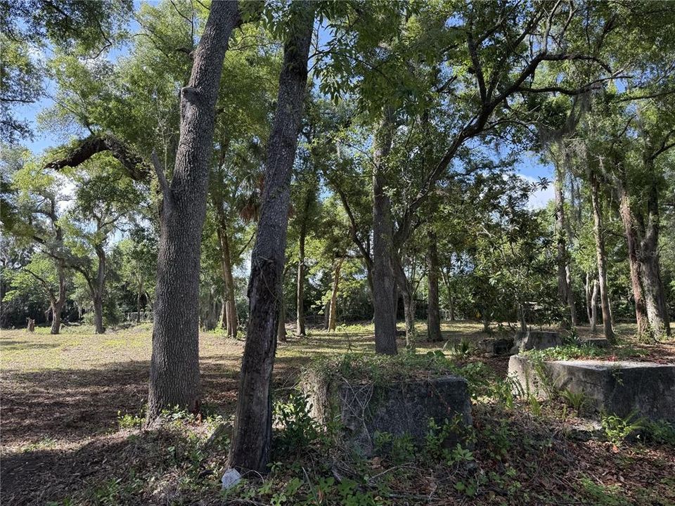 На продажу: $700,000 (4.24 acres)