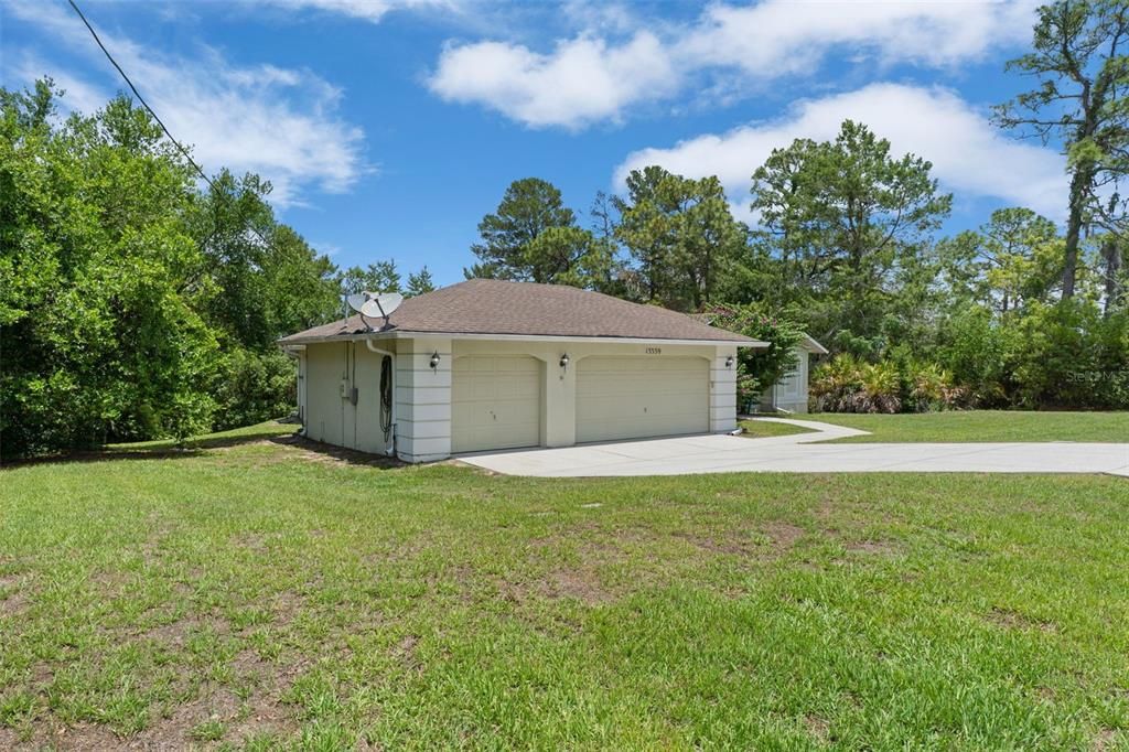 Active With Contract: $379,900 (3 beds, 2 baths, 1841 Square Feet)