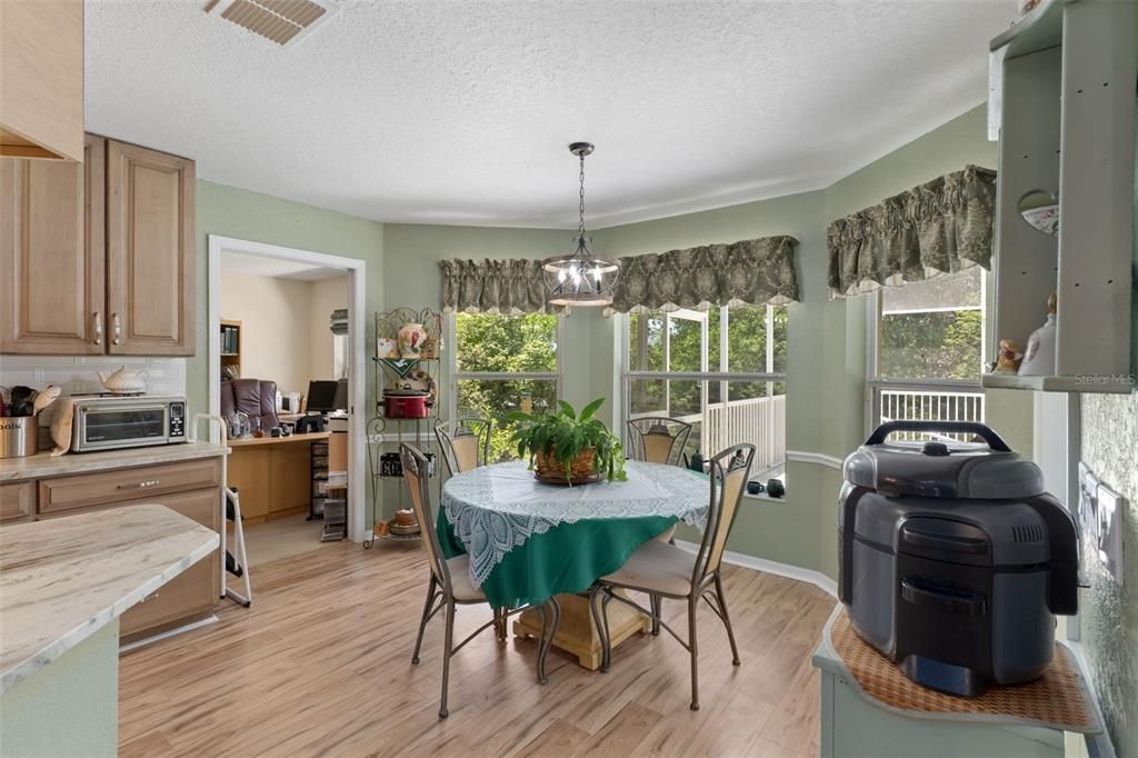 Active With Contract: $379,900 (3 beds, 2 baths, 1841 Square Feet)