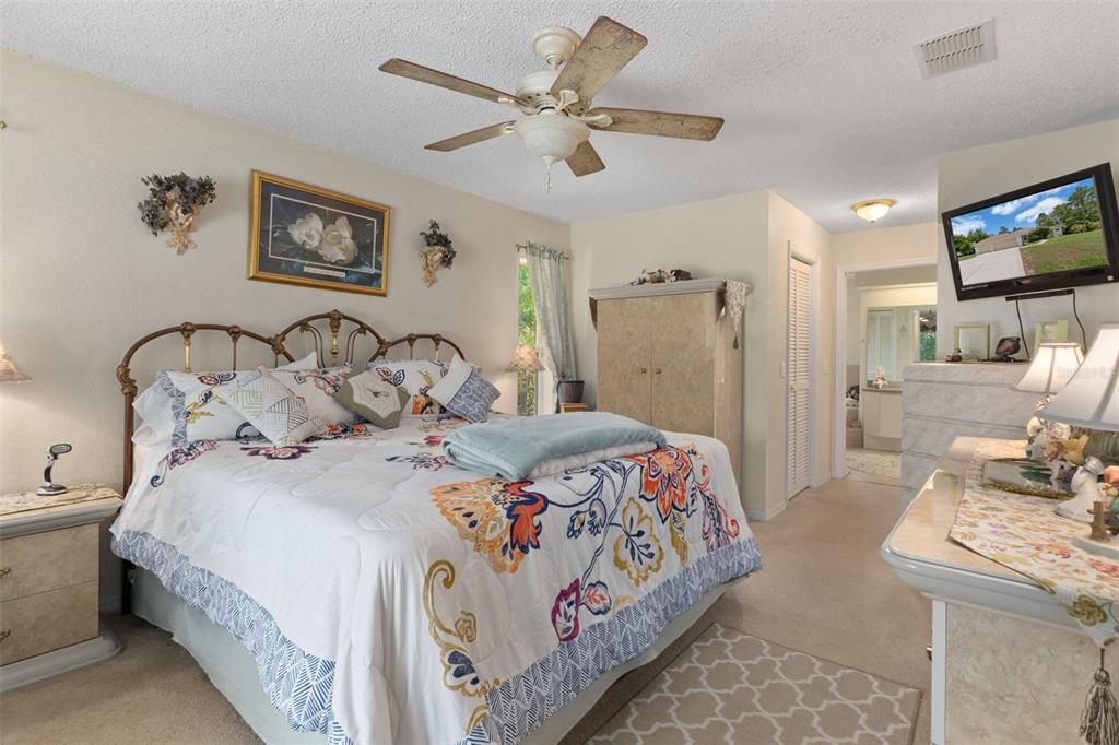 Active With Contract: $379,900 (3 beds, 2 baths, 1841 Square Feet)