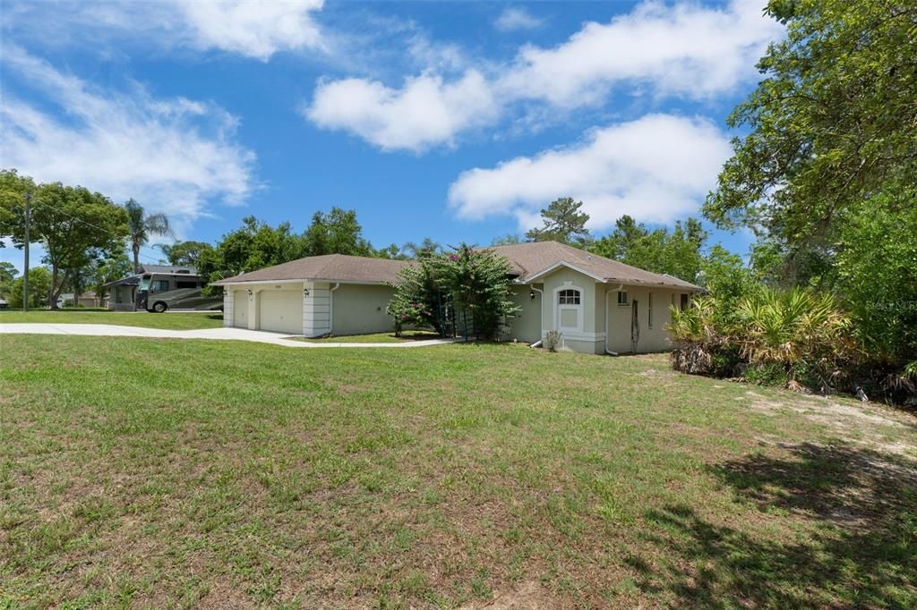 Active With Contract: $379,900 (3 beds, 2 baths, 1841 Square Feet)