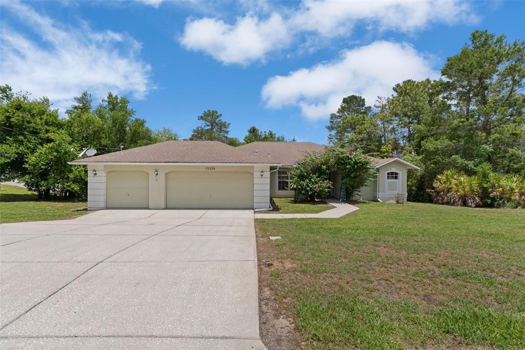 Active With Contract: $379,900 (3 beds, 2 baths, 1841 Square Feet)