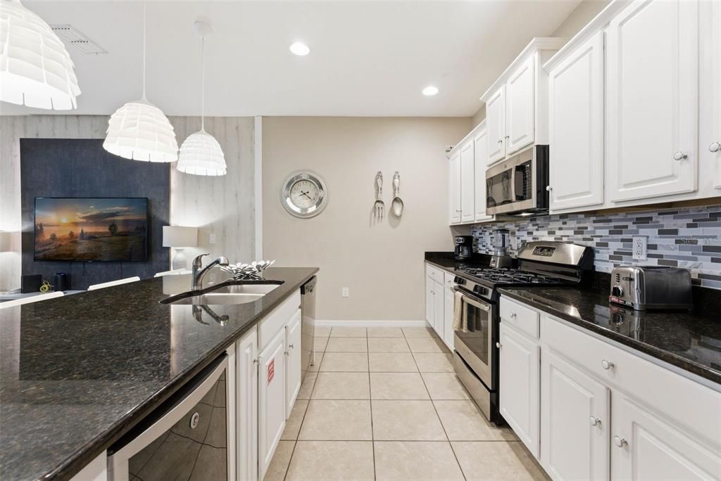 For Sale: $380,000 (4 beds, 3 baths, 2184 Square Feet)