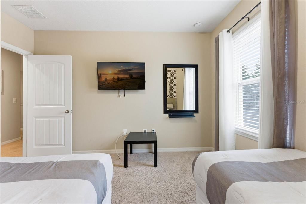 For Sale: $380,000 (4 beds, 3 baths, 2184 Square Feet)