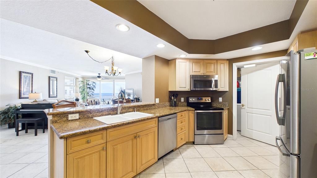 For Sale: $1,699,000 (3 beds, 2 baths, 1600 Square Feet)
