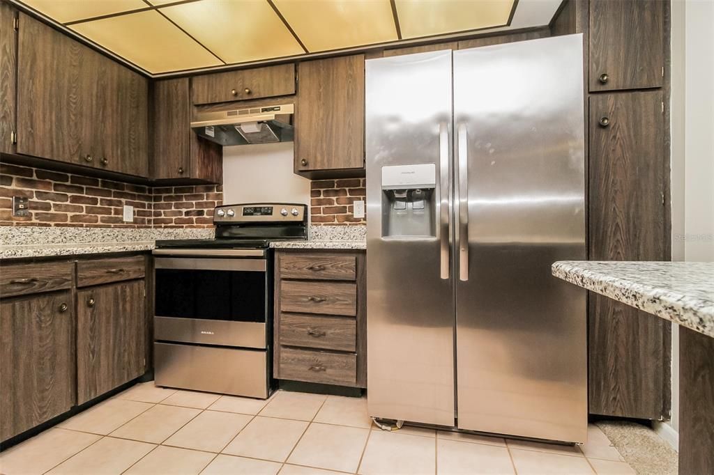 For Sale: $450,000 (4 beds, 2 baths, 1871 Square Feet)