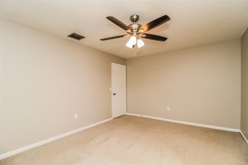 For Sale: $450,000 (4 beds, 2 baths, 1871 Square Feet)