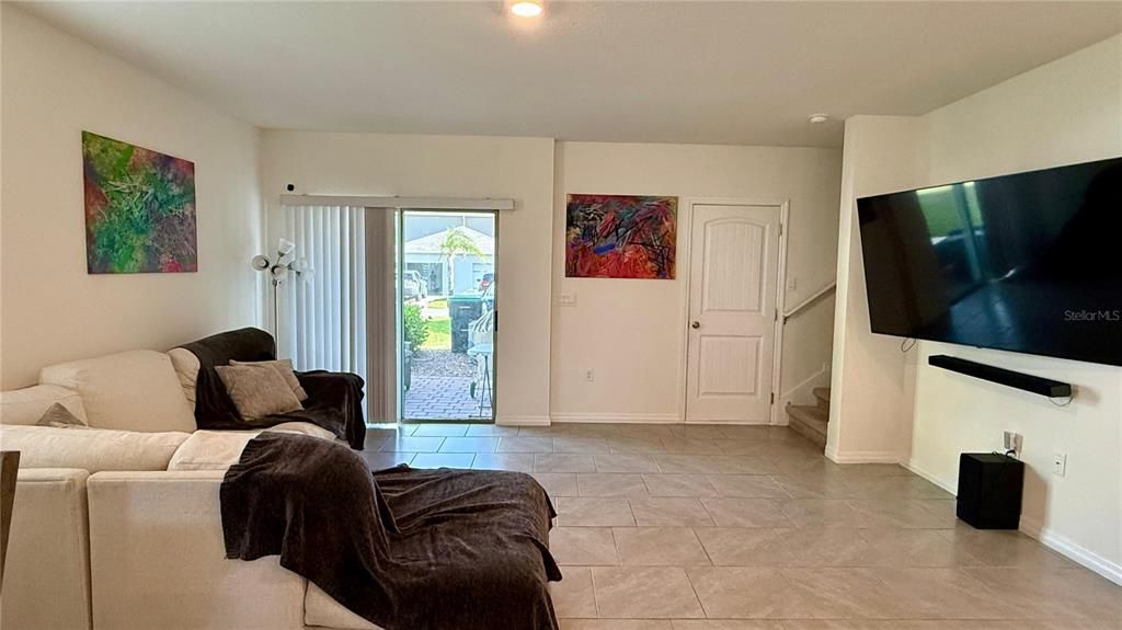For Rent: $2,850 (3 beds, 2 baths, 1814 Square Feet)
