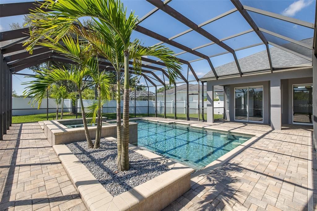 En Venta: $595,000 (5 camas, 3 baños, 2176 Pies cuadrados)