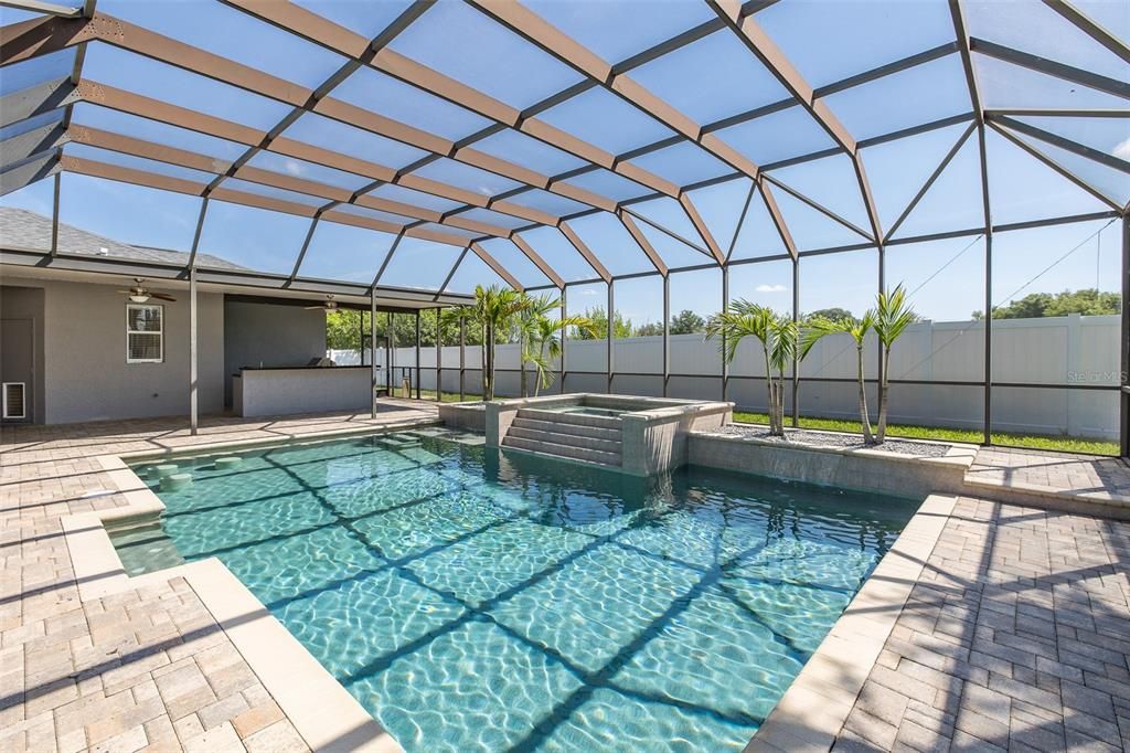 En Venta: $595,000 (5 camas, 3 baños, 2176 Pies cuadrados)