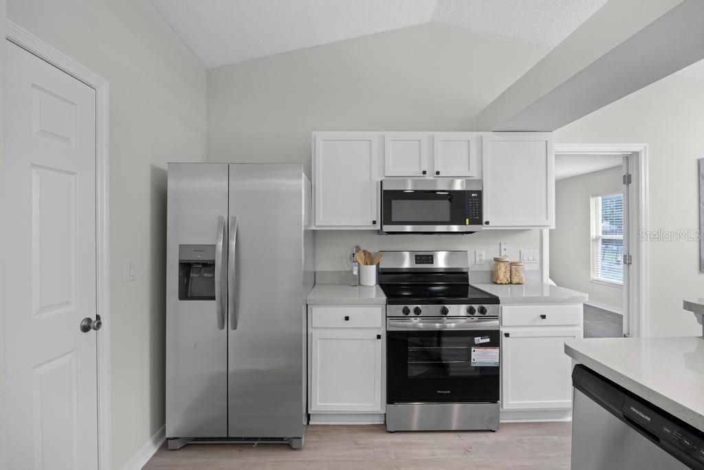 For Sale: $289,990 (3 beds, 2 baths, 1381 Square Feet)