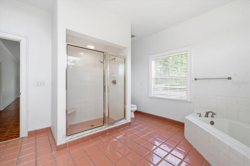 For Sale: $1,500,000 (6 beds, 4 baths, 5311 Square Feet)