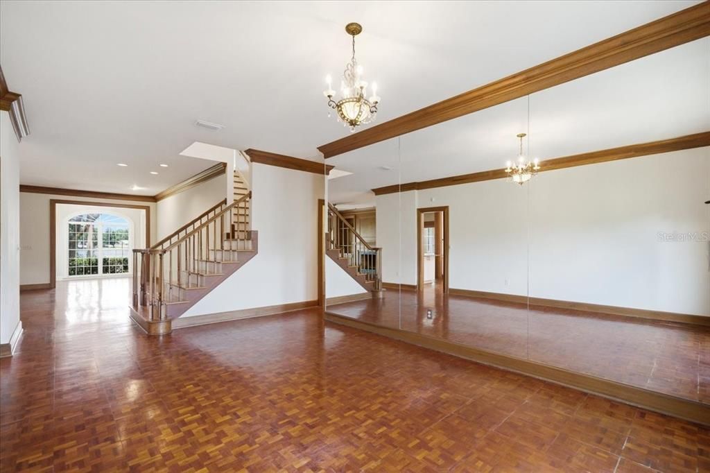 For Sale: $1,500,000 (6 beds, 4 baths, 5311 Square Feet)