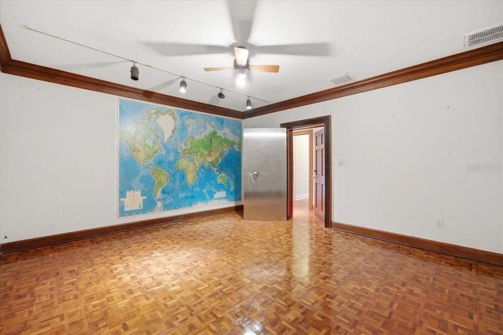 For Sale: $1,500,000 (6 beds, 4 baths, 5311 Square Feet)