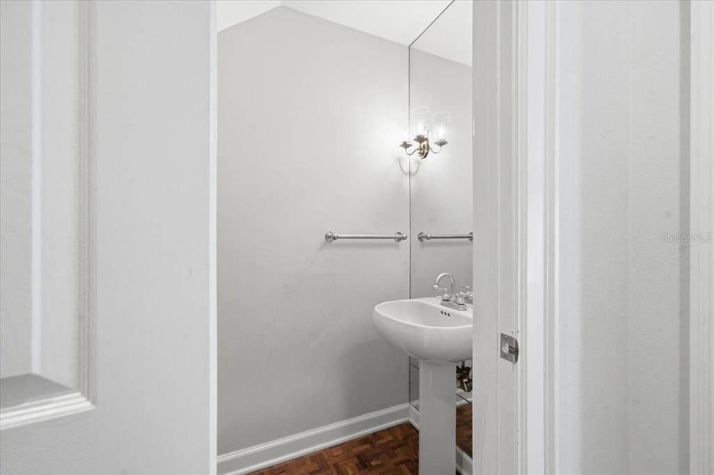 For Sale: $1,500,000 (6 beds, 4 baths, 5311 Square Feet)