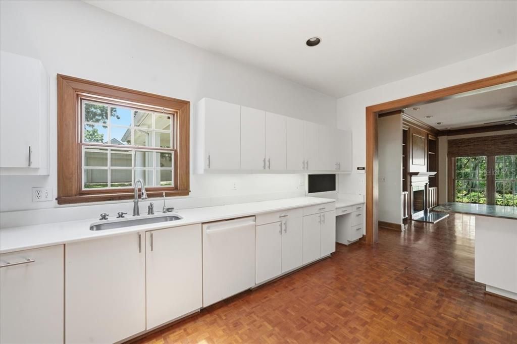 For Sale: $1,500,000 (6 beds, 4 baths, 5311 Square Feet)