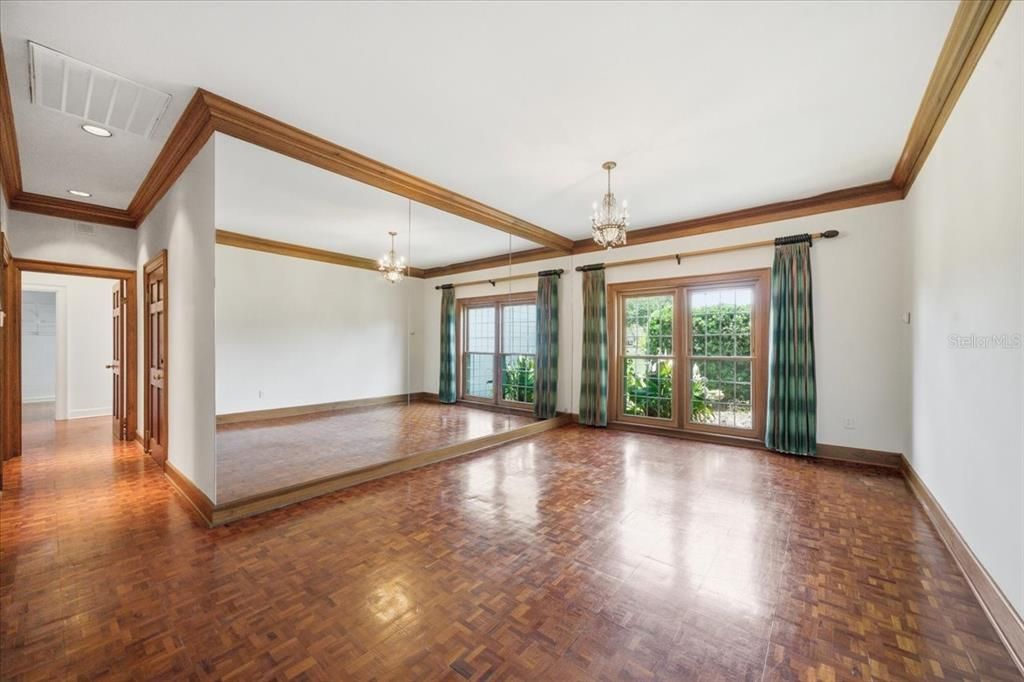 For Sale: $1,500,000 (6 beds, 4 baths, 5311 Square Feet)