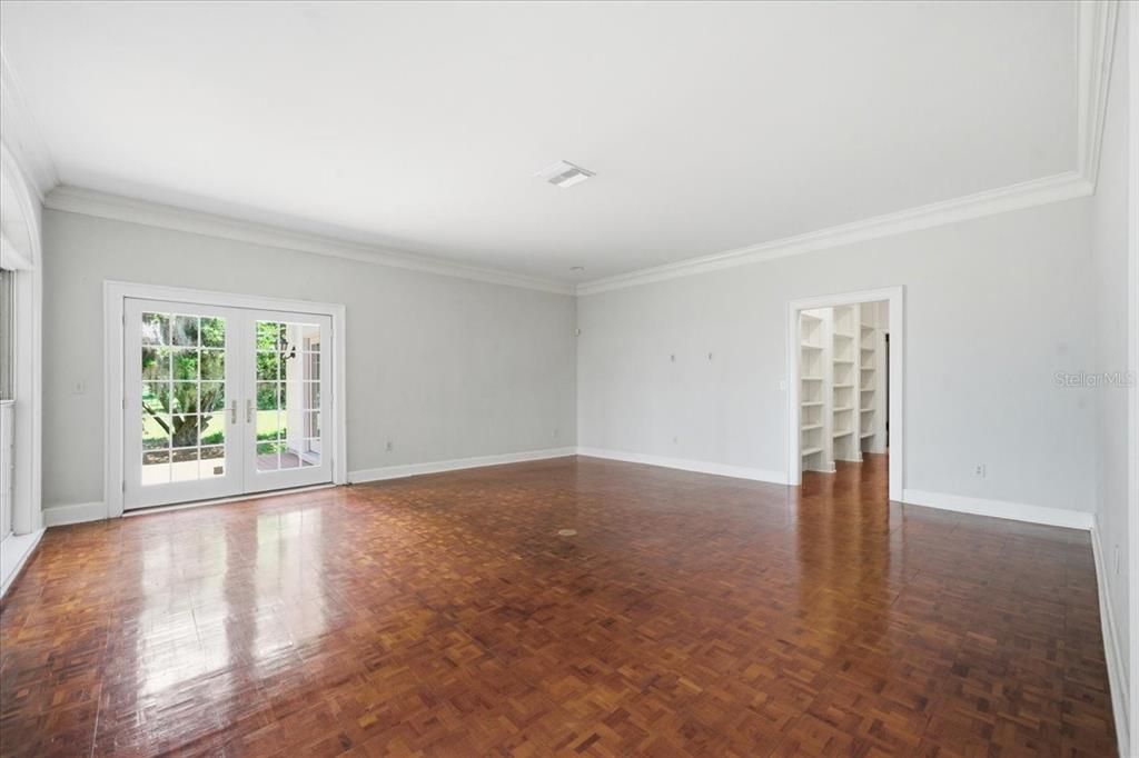 For Sale: $1,500,000 (6 beds, 4 baths, 5311 Square Feet)