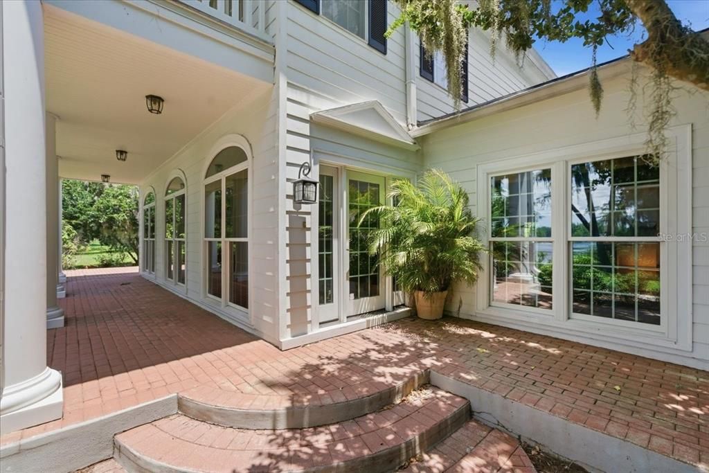For Sale: $1,500,000 (6 beds, 4 baths, 5311 Square Feet)