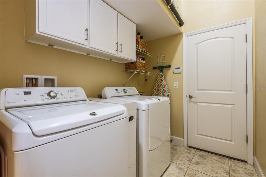 Active With Contract: $465,000 (4 beds, 2 baths, 2076 Square Feet)