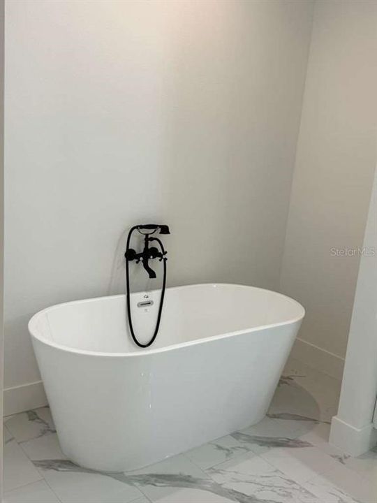For Sale: $439,900 (3 beds, 2 baths, 1967 Square Feet)