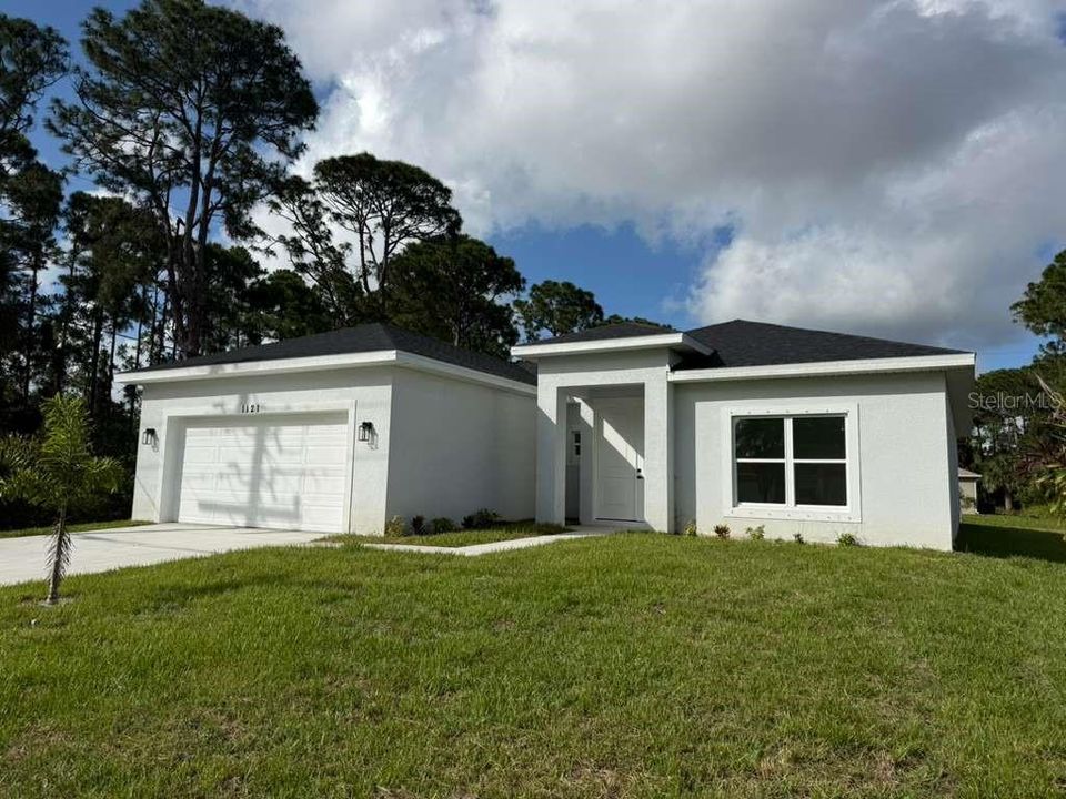 For Sale: $439,900 (3 beds, 2 baths, 1967 Square Feet)