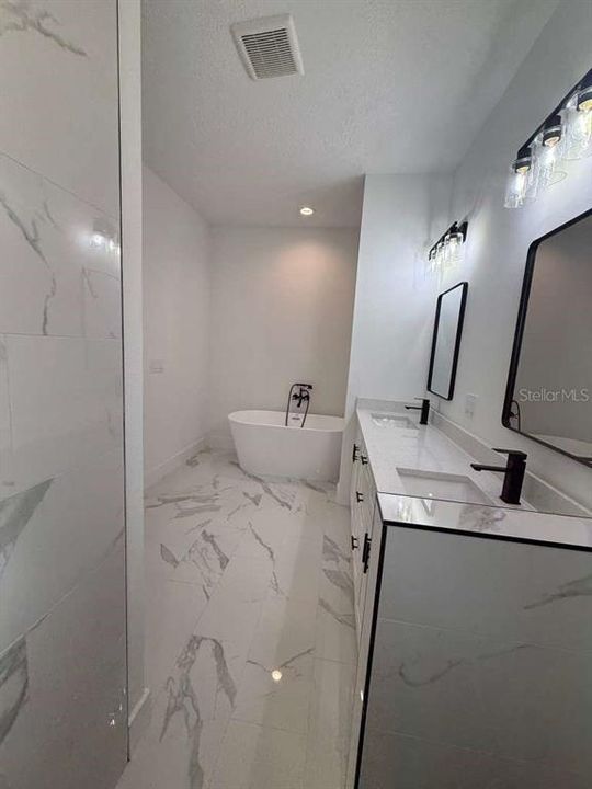 For Sale: $439,900 (3 beds, 2 baths, 1967 Square Feet)