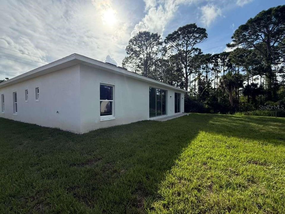 For Sale: $439,900 (3 beds, 2 baths, 1967 Square Feet)