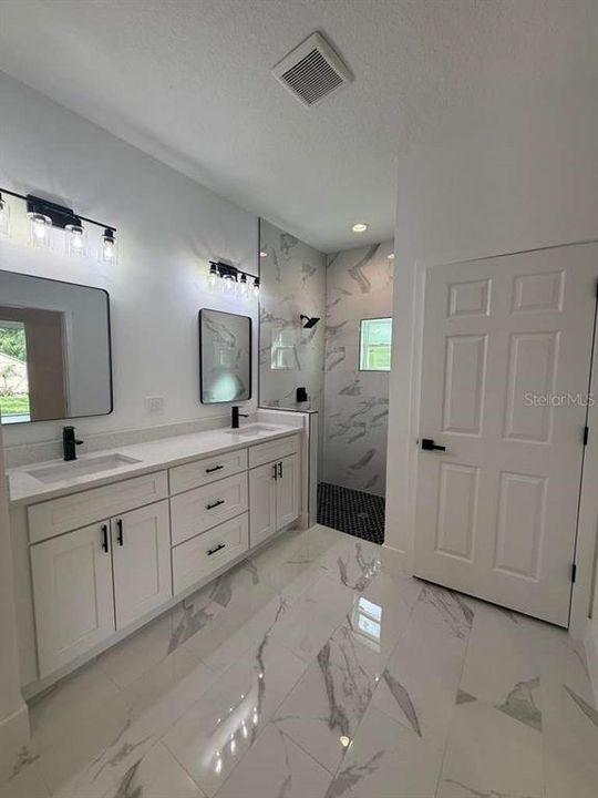 For Sale: $439,900 (3 beds, 2 baths, 1967 Square Feet)