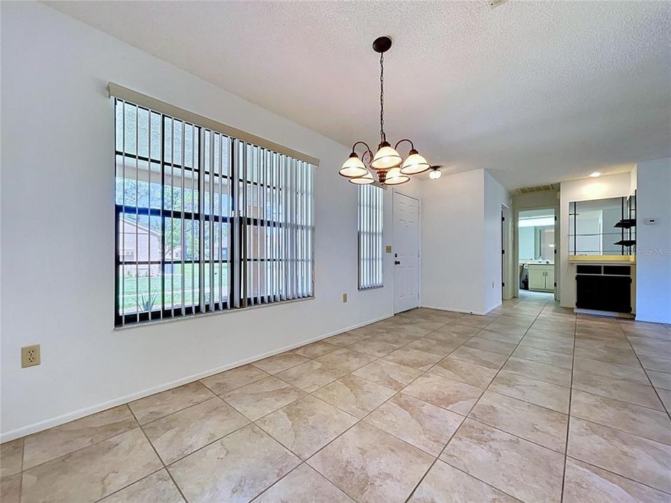 For Sale: $207,000 (2 beds, 2 baths, 1174 Square Feet)